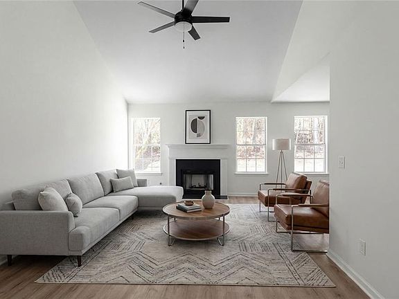 3rd image of 2203 Hidden Creek Dr