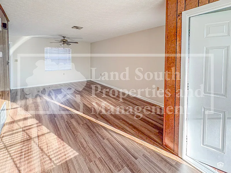 1 bed, 1.0 bath, 705 sqft, $1,100 — Photo 2