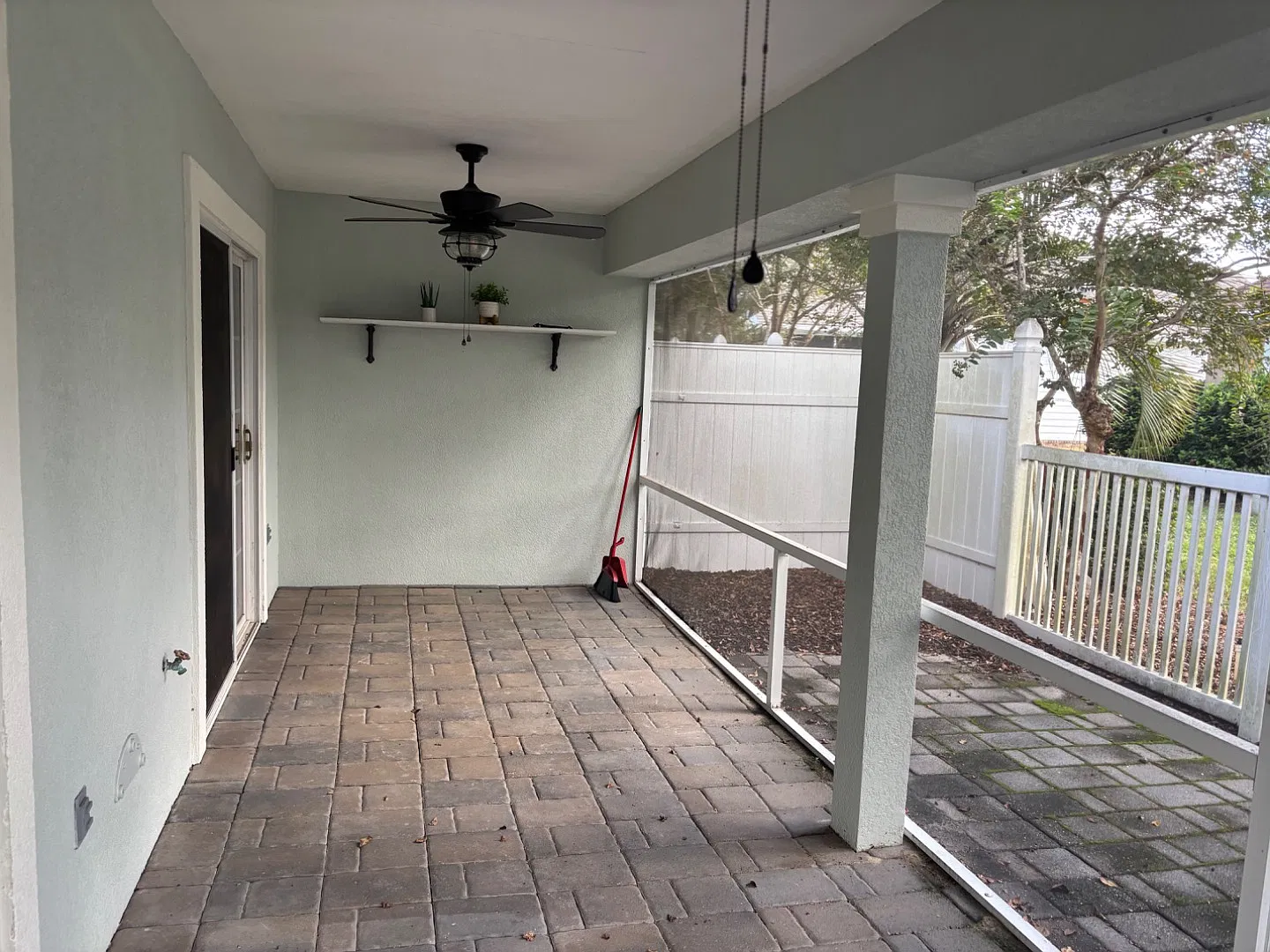 114 Hannah Dr — Photo 2