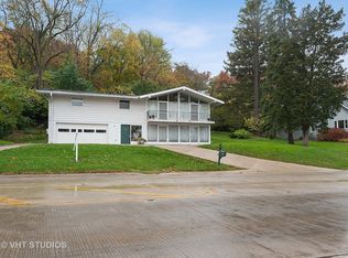 868 S Main St, Algonquin, IL 60102