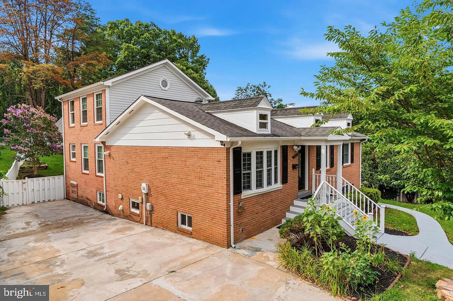 5 bed, 5.0 bath, 3326 sqft, $4,000 — Photo 4
