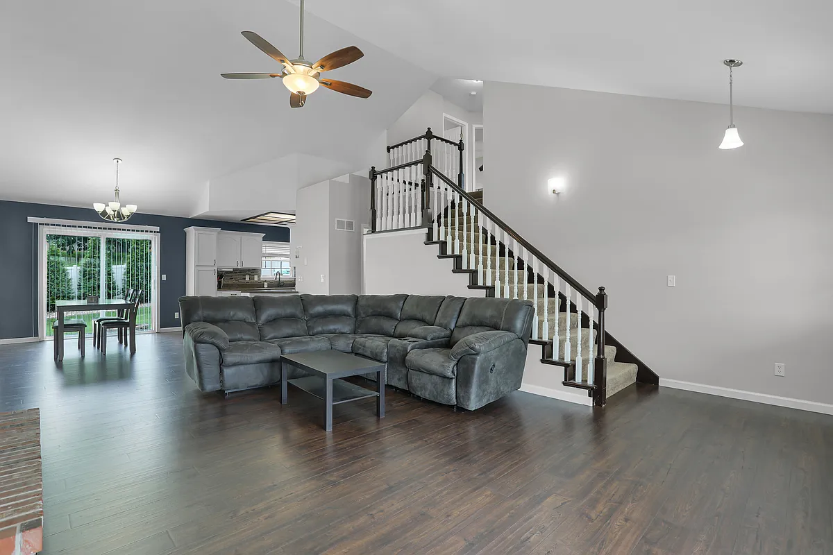 Building Photo - 552 Winter Bluff Dr