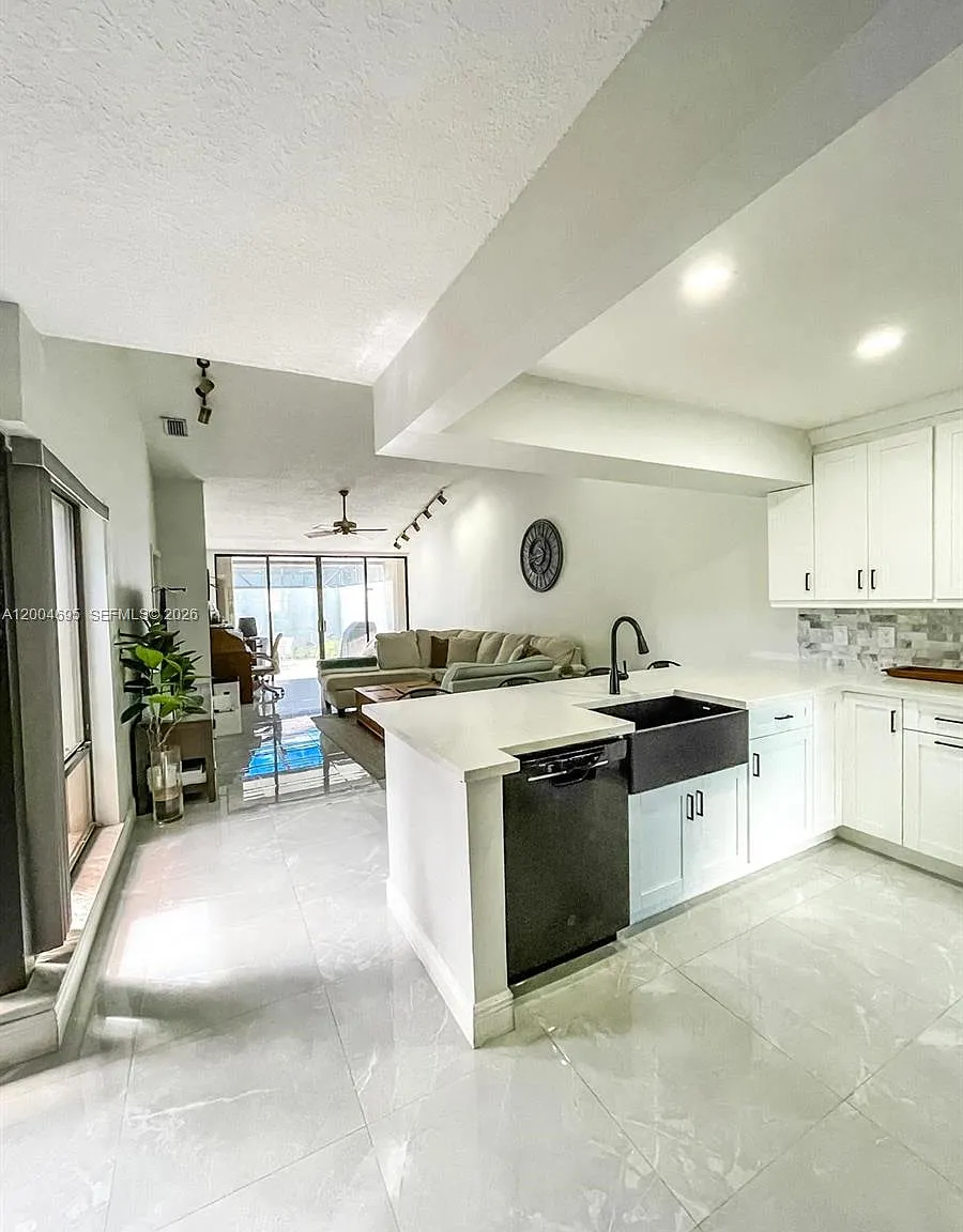2 bed, 1446 sqft, $2,900 — Photo 2