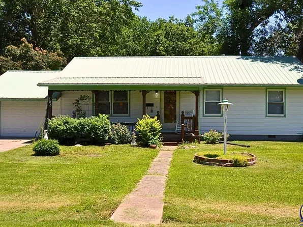 308 S 2nd St, Osage City, KS 66523