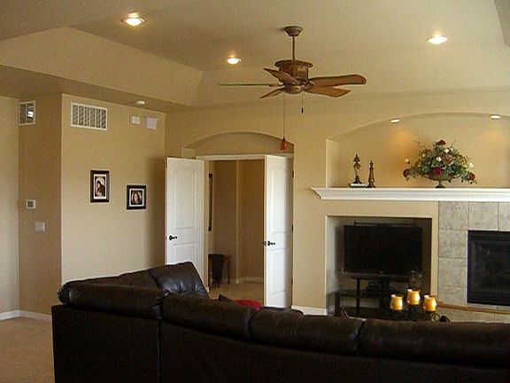 Living room w/coved ceiliing