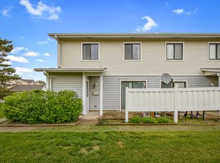 40 Waterford Dr, Schaumburg, IL 60194
