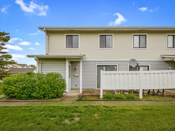 40 Waterford Dr, Schaumburg, IL 60194