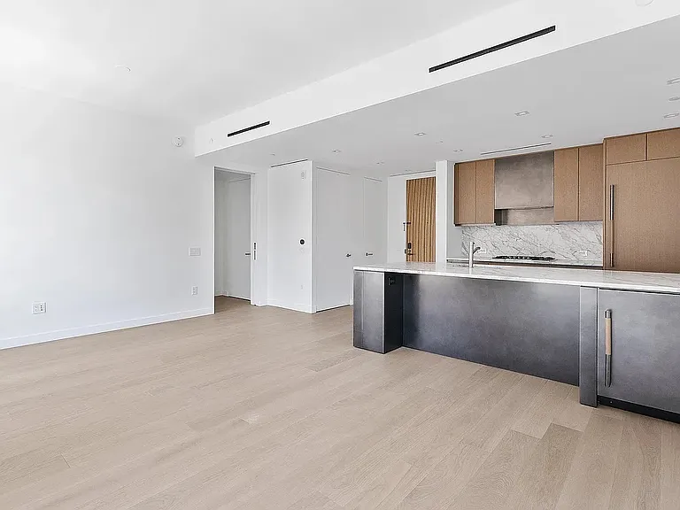 555 W 22nd St #9FE — Photo 21