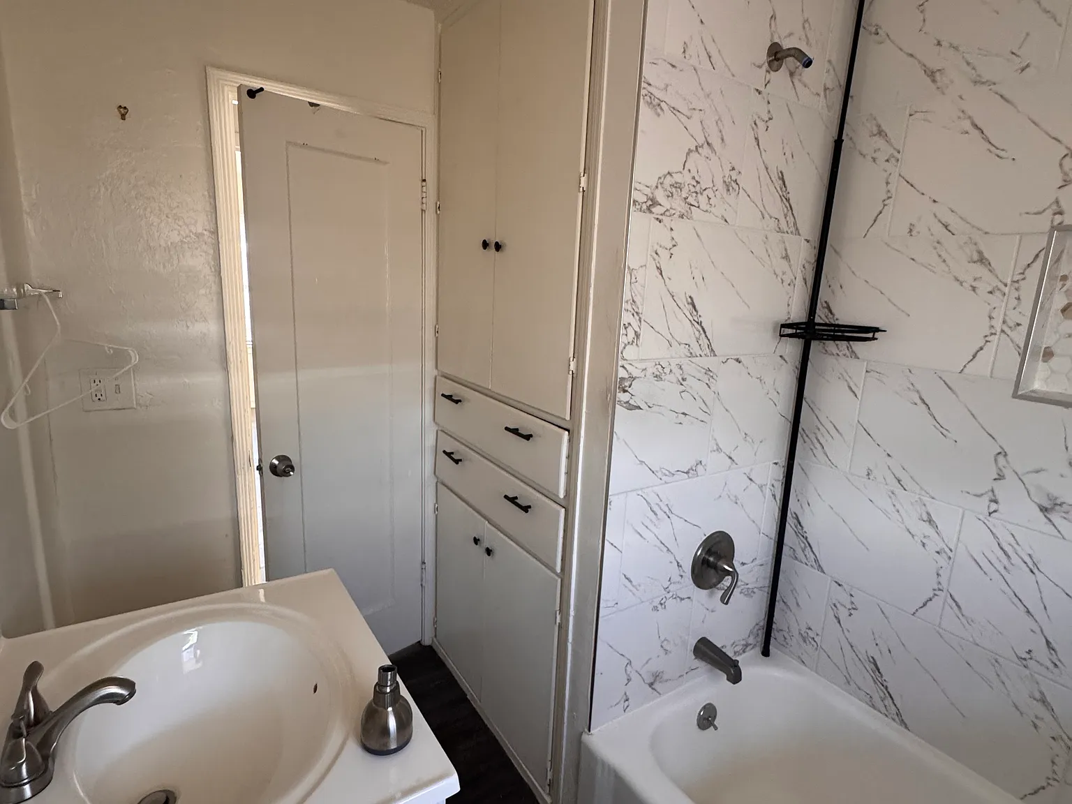 3 bed, 1050 sqft, $1,300 — Photo 3