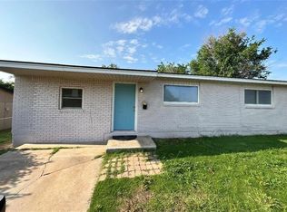 605 SW 15th St, Moore, OK 73160