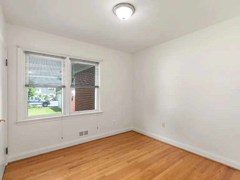 16 Homestead St — Photo 17