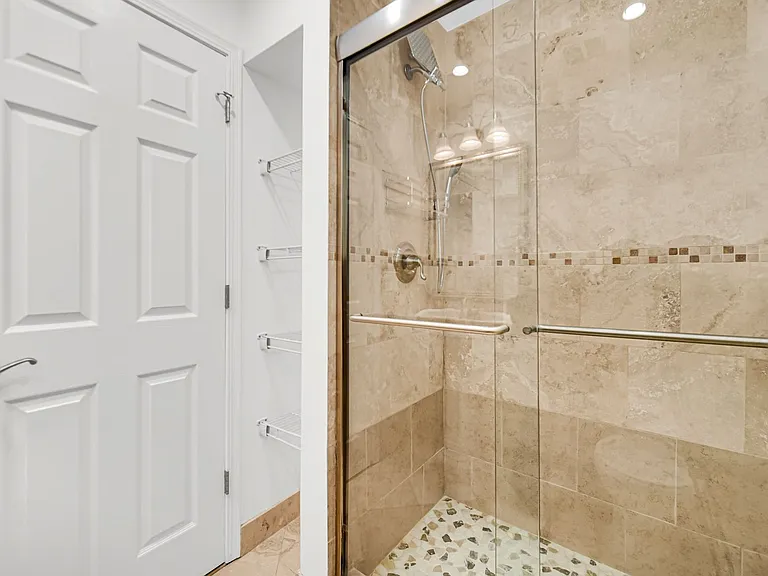 2218 W Augusta Blvd — Photo 13