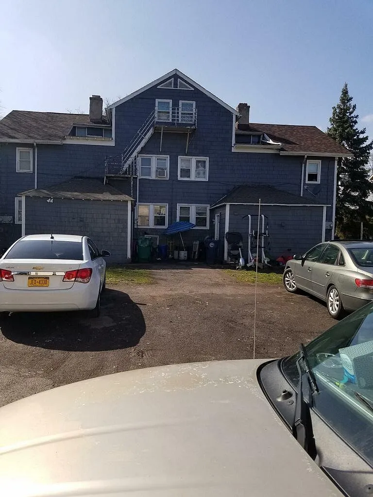 2 bed, 800 sqft, $575 — Photo 2