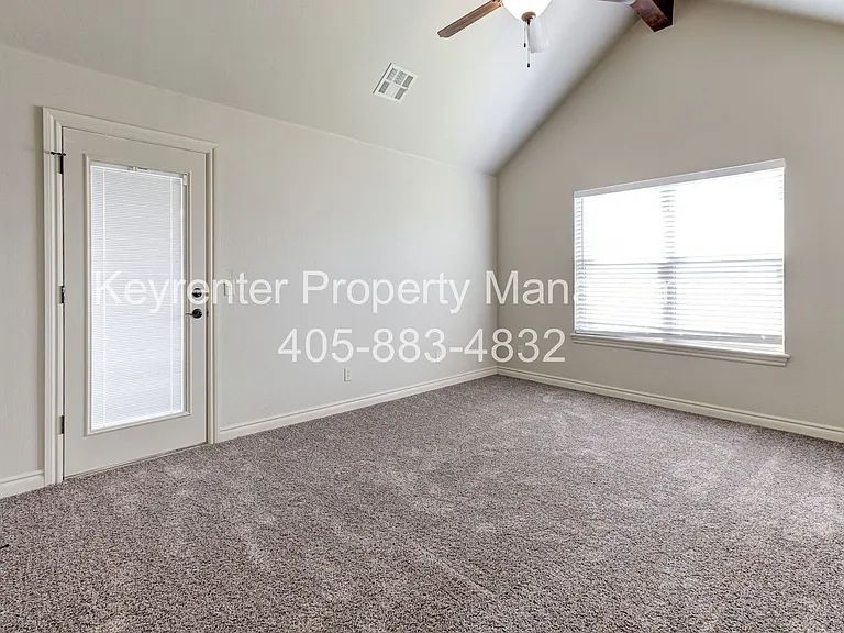 9016 NW 75th St — Photo 16