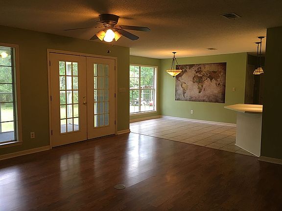 living room/dining room