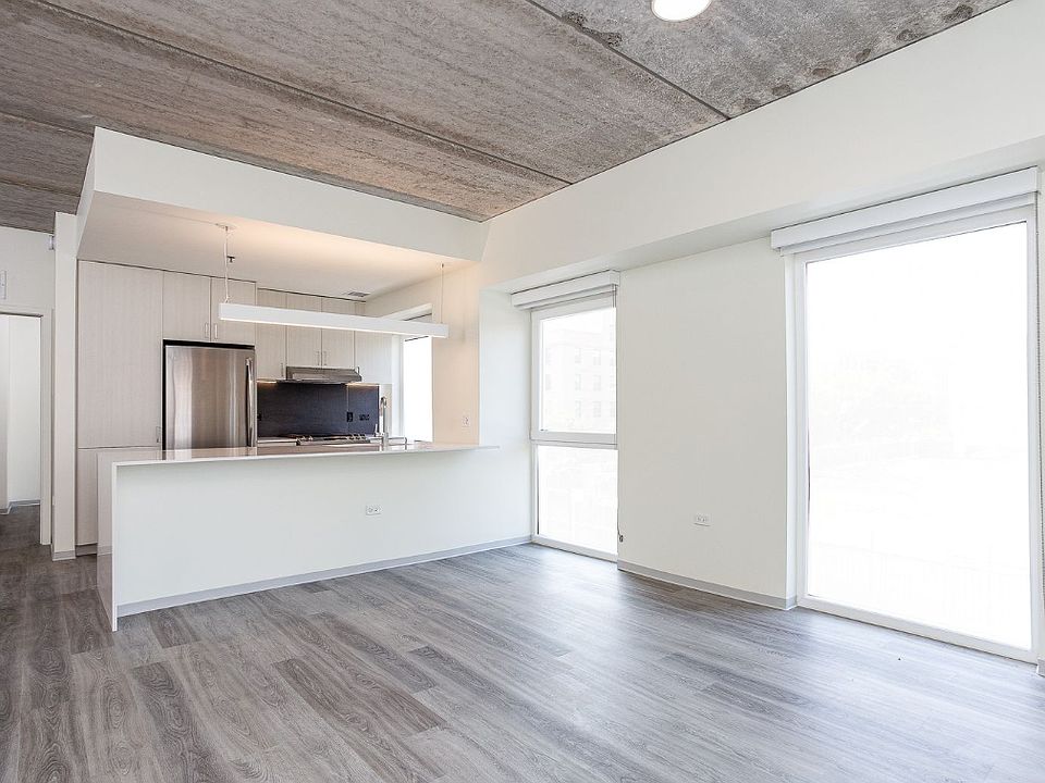1st image of 343 E Schiller