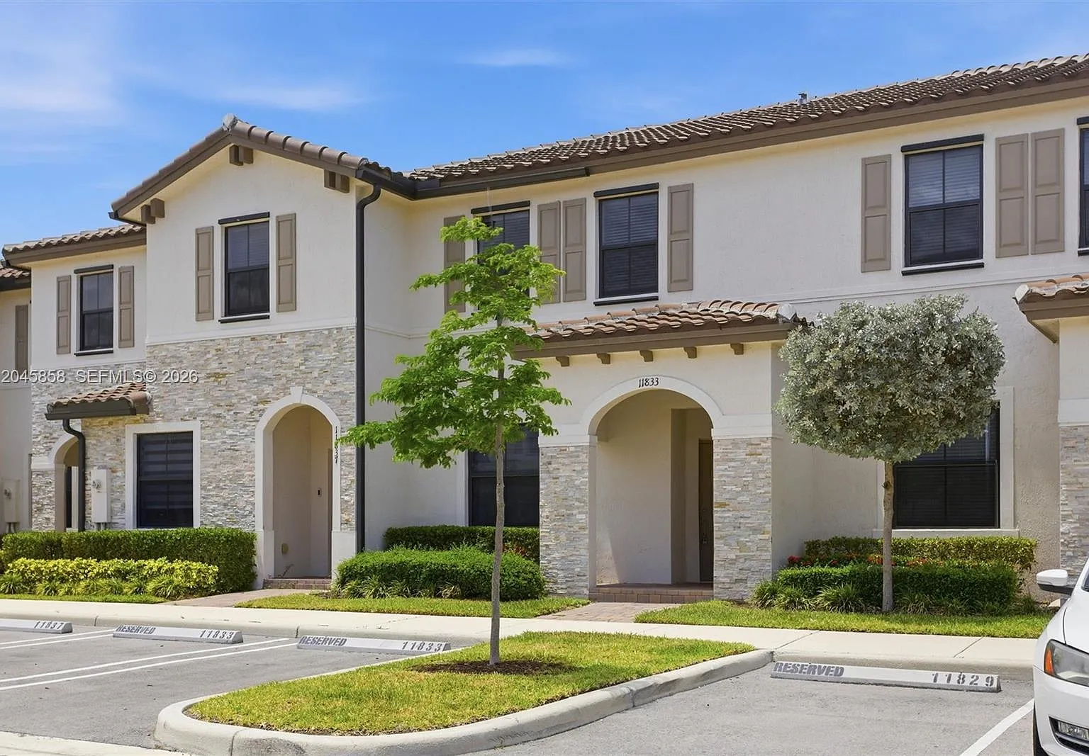 3 bed, 2.5 bath, $2,550 — Photo 1