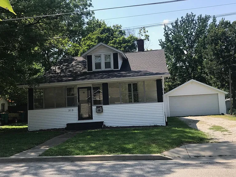 313 W South St — Photo 12