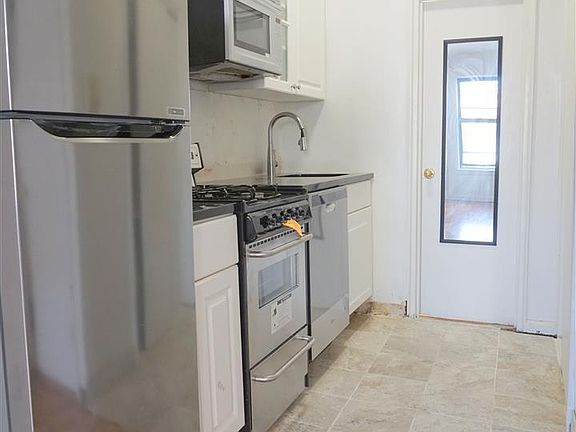 5th image of 302 E 83rd St APT 4C