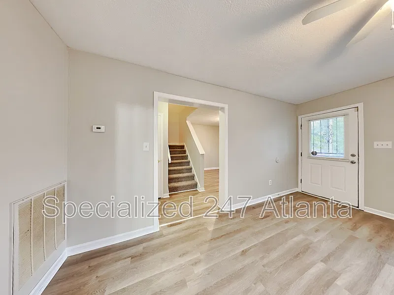 3 bed, 2.5 bath, 1552 sqft, $1,475 — Photo 2