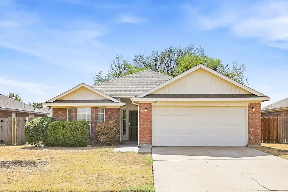 3 bed, 1597 sqft, $2,700 — Photo 1