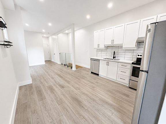 3rd image of 482 King William St