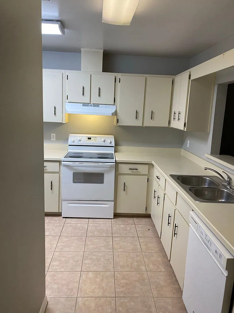 505 Bristol Drive — Photo 2