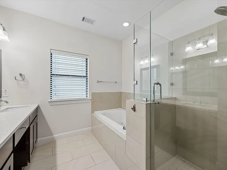 734 W 20th St #A — Photo 13