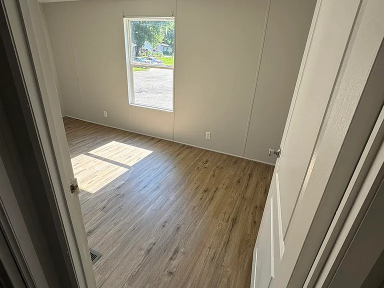 5885 Island Dr — Photo 15