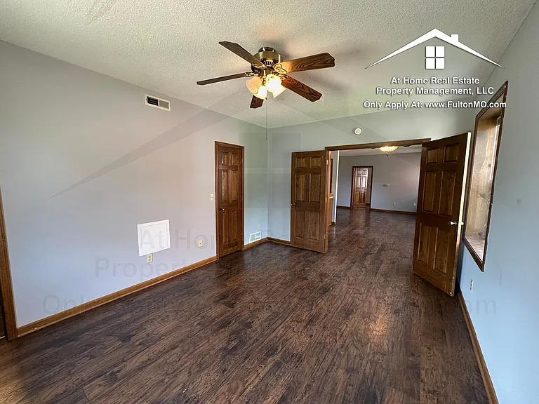 101 E 10th St #105 — Photo 9