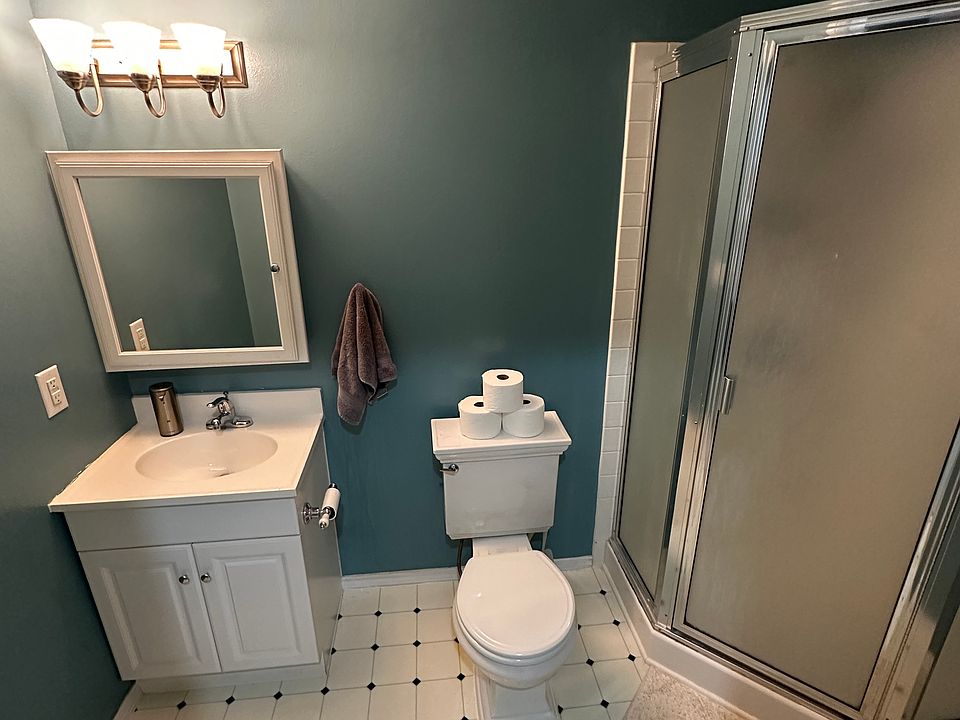 primary bedroom's private bathroom