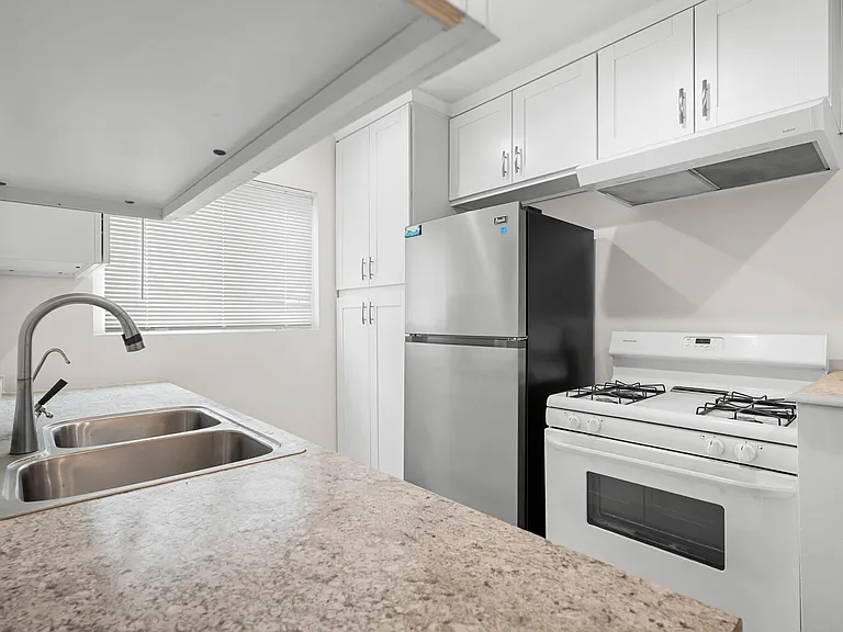 10204 Tujunga Canyon Blvd #2 — Photo 11