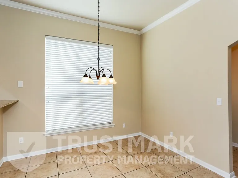 401 W Libra Dr — Photo 9