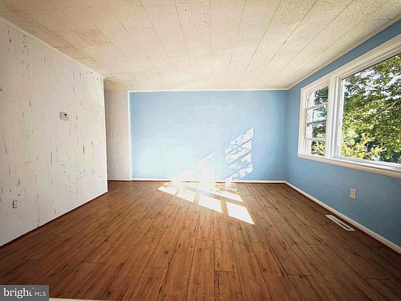 2nd image of 1006 Circle Dr