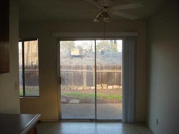eating area in kitchen