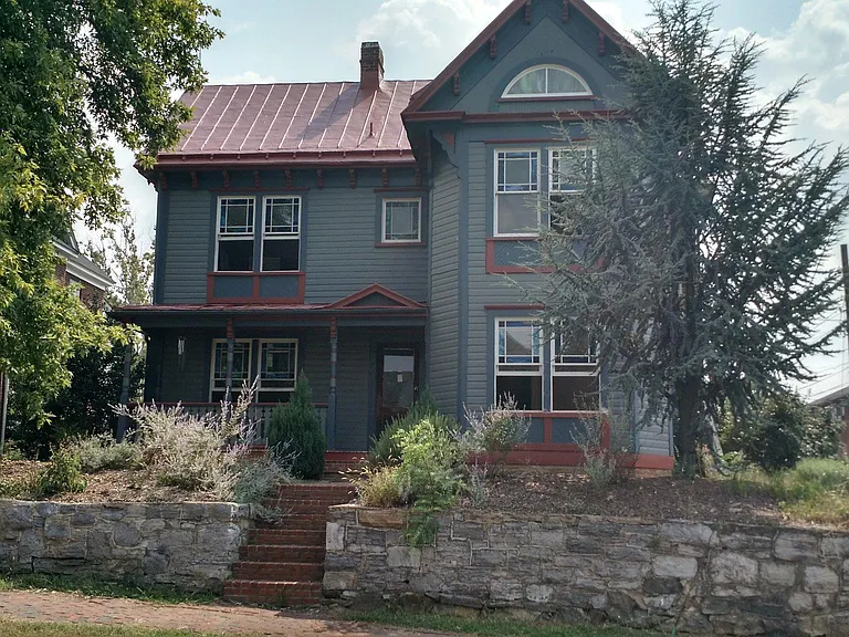 444 Elm Ave SW — Photo 1
