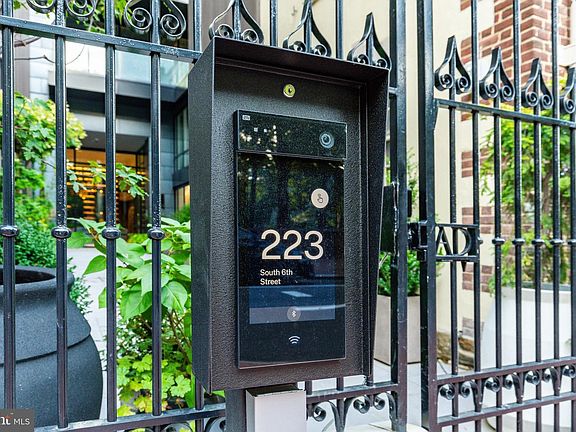 4th image of 223 S 6th St #701