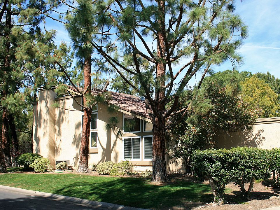 1st image of 300 S Vista Del Canon