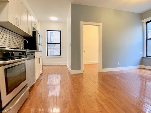 2nd image of 12 Pinehurst Ave #2II