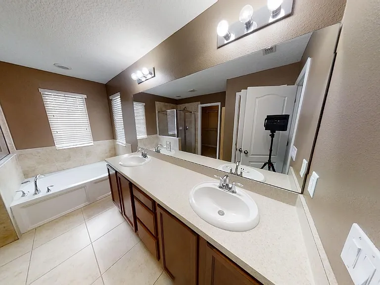 15695 Lexington Park Blvd — Photo 24