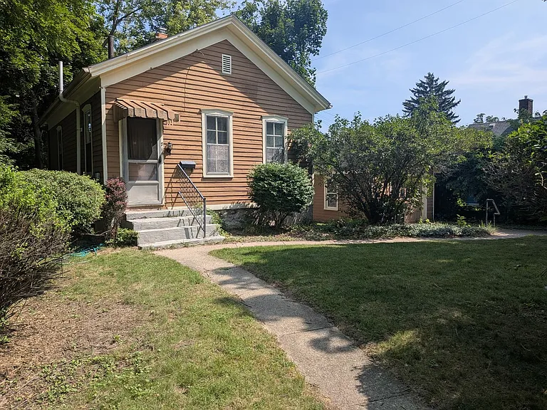714 W Madison St — Photo 2