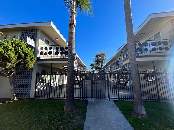 3rd image of 1604 N Henderson Ave #3