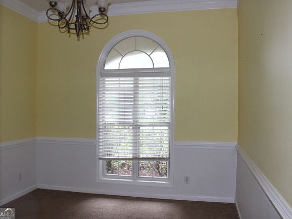 3rd image of 202 Foxdale Ct