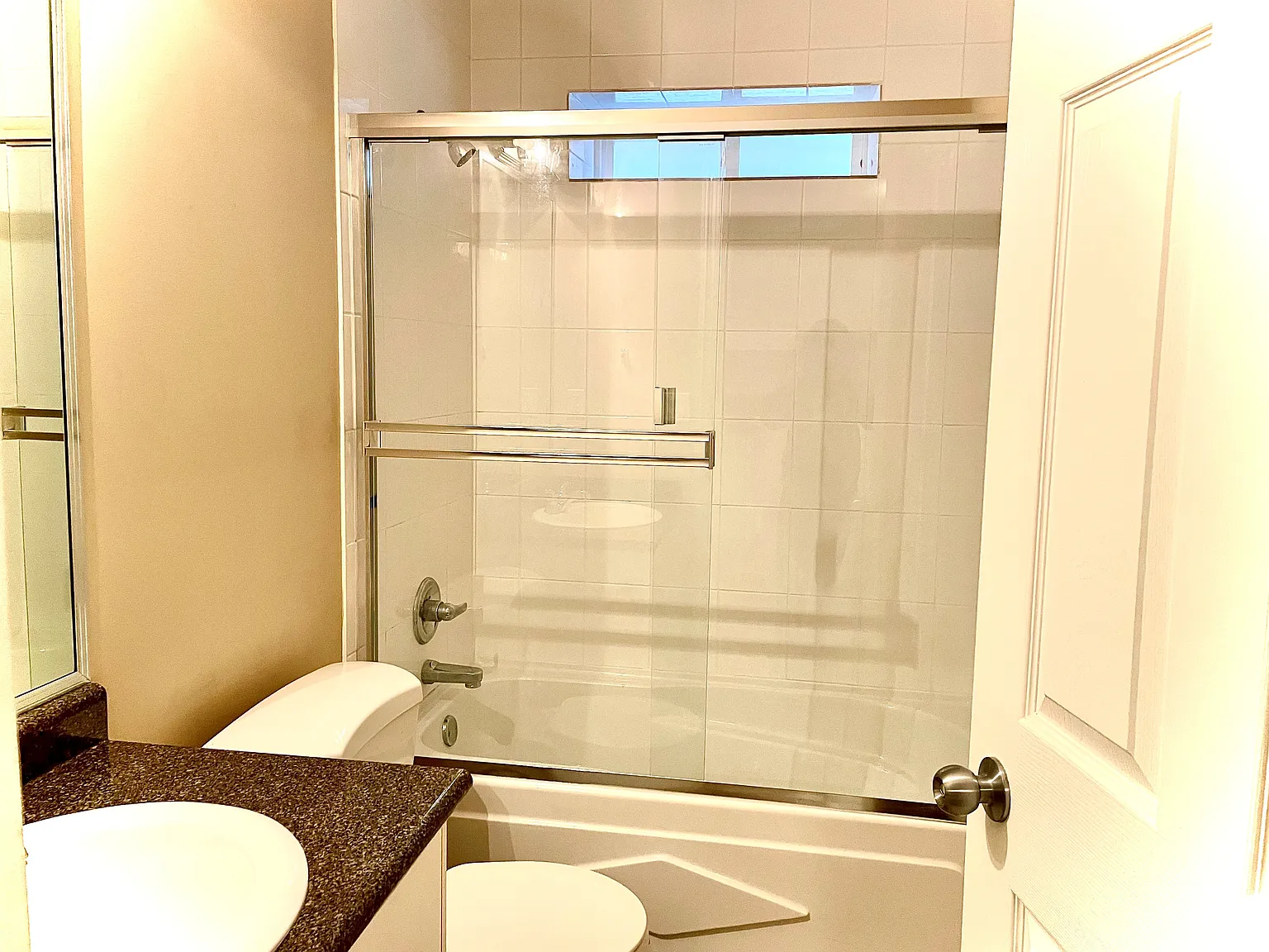 2 bed, 800 sqft, $1,600 — Photo 3