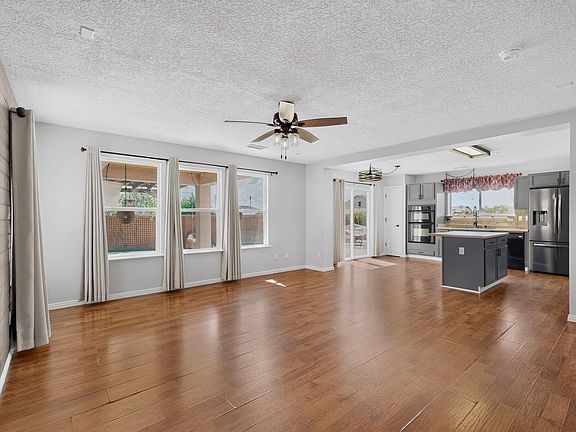 5th image of 2928 Vanhorne Way SW