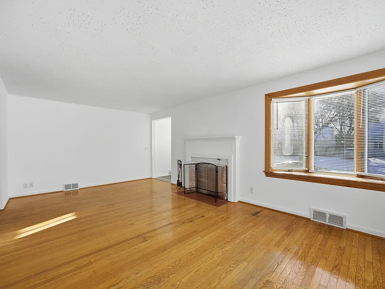 406 Tarrington Rd — Photo 14