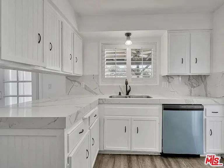 28040 Ermine Pl — Photo 16