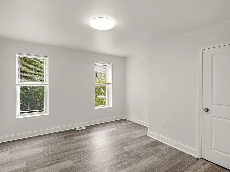 2412 Francis St — Photo 5