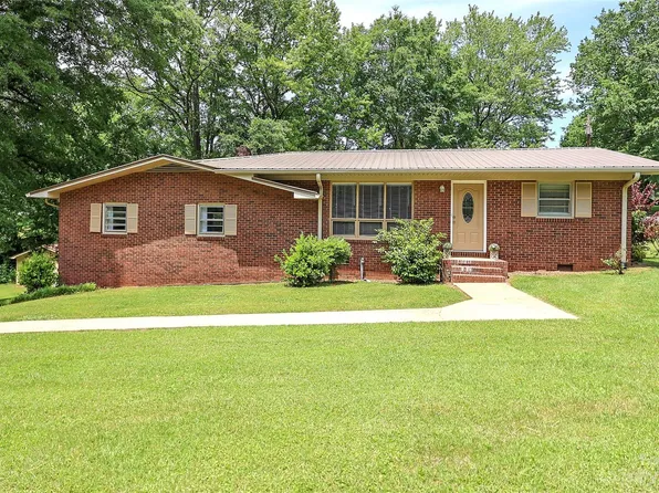 247 E Depot St, New London, NC 28127
