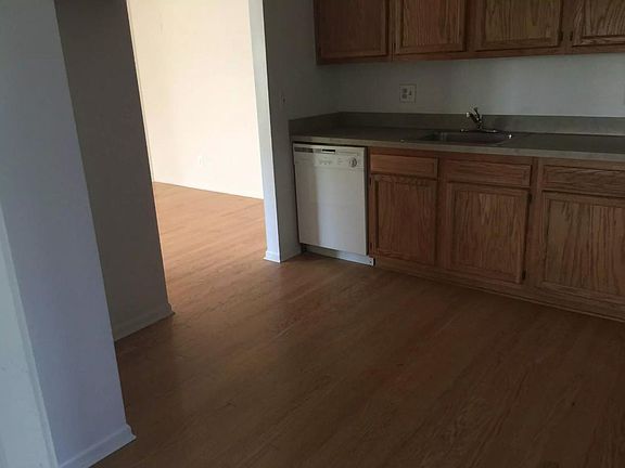 3rd image of 38678 Meadowdale St